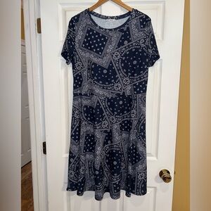 Huhot Navy Blue Paisley Dress. Size XXl. EUC